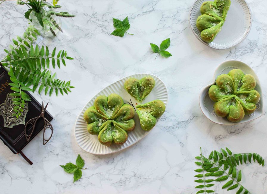 Spinach Coconut Clover Bread by Kexin